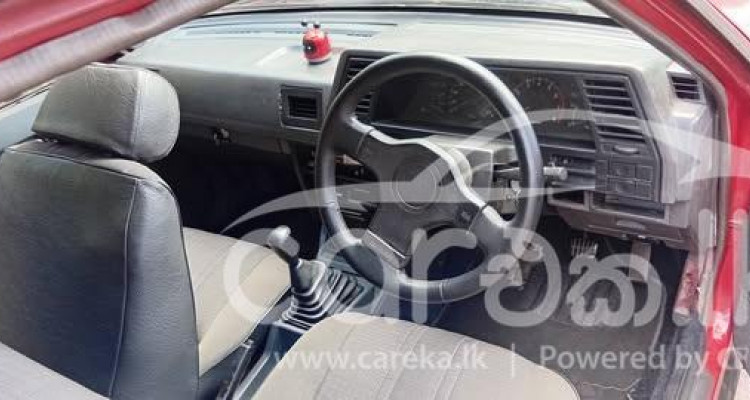 NISSAN TRAD SUNNY 1985