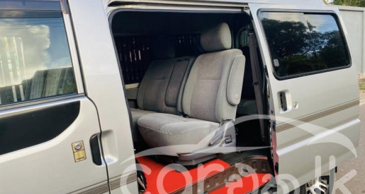 MAZDA BONGO 2009