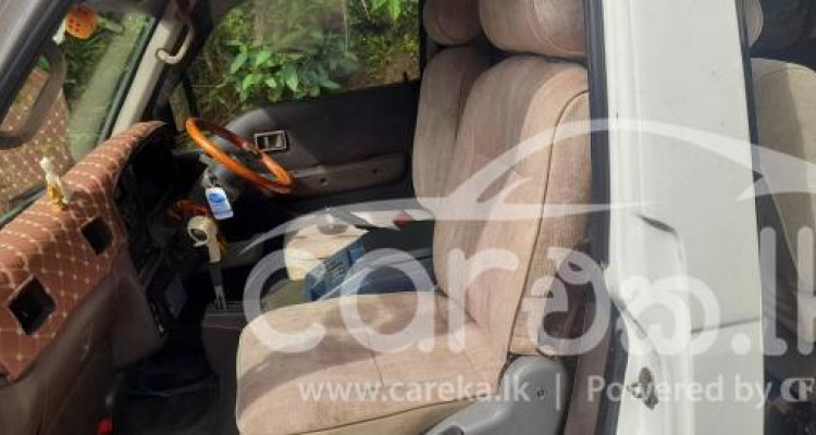 NISSAN CARAVAN 1994