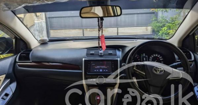 TOYOTA PREMIO 2017