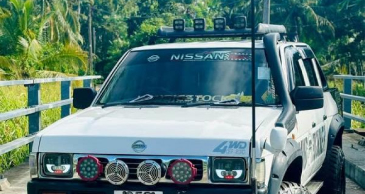 NISSAN D21 1992