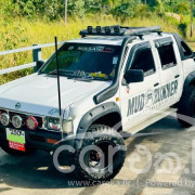NISSAN D21 1992