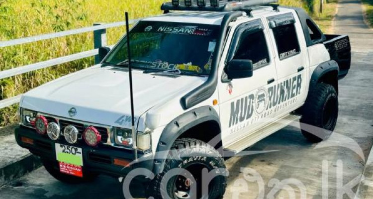 NISSAN D21 1992