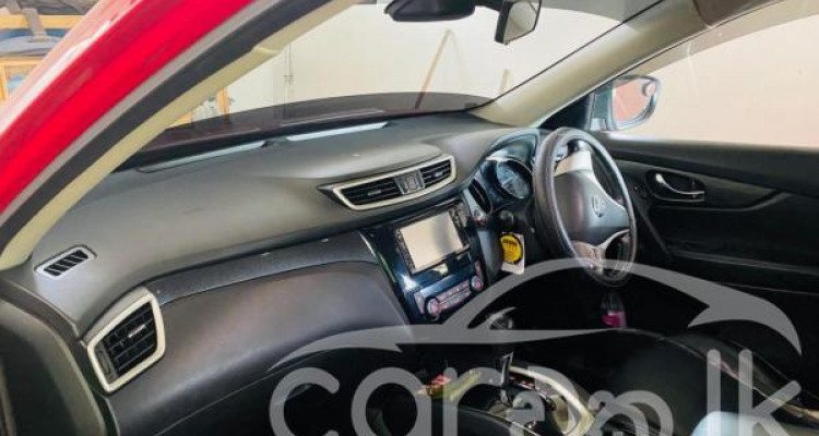 NISSAN X TRAIL 2015