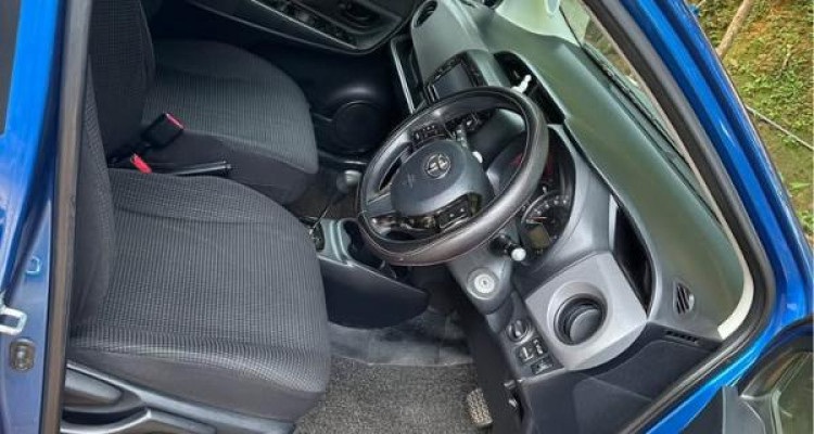 TOYOTA VITZ 2015