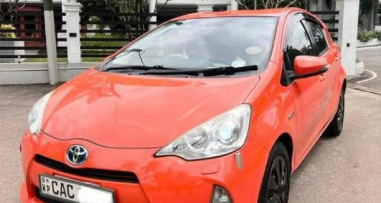 TOYOTA AQUA 2013