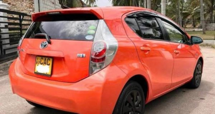 TOYOTA AQUA 2013