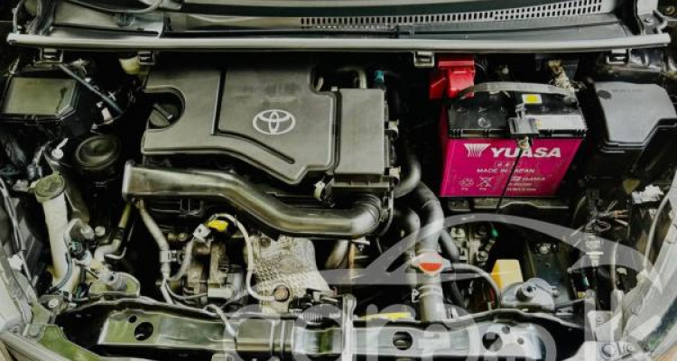 TOYOTA VITZ 2016