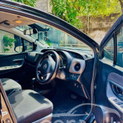 TOYOTA VITZ 2016