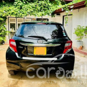 TOYOTA VITZ 2016