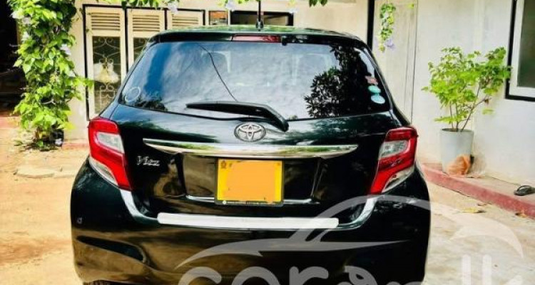 TOYOTA VITZ 2016
