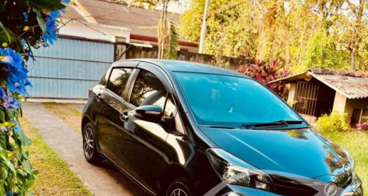 TOYOTA VITZ 2016