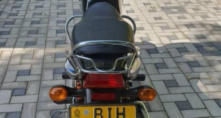BAJAJ CT100 2019