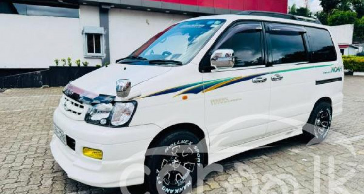 TOYOTA NOAH KR42 2000