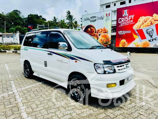 TOYOTA NOAH KR42 2000