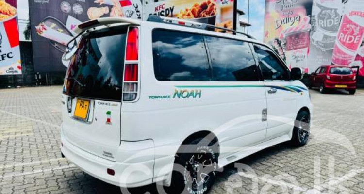 TOYOTA NOAH KR42 2000
