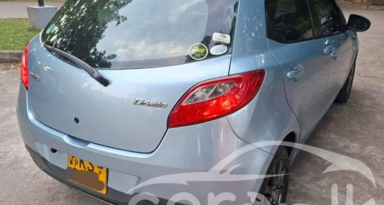 MAZDA DEMIO 2010