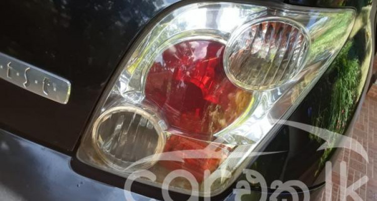 TOYOTA IST 2004