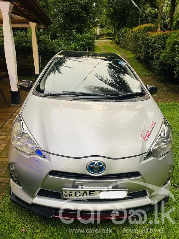 TOYOTA AQUA 2012