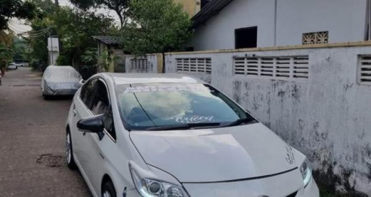 TOYOTA PRIUS 2012