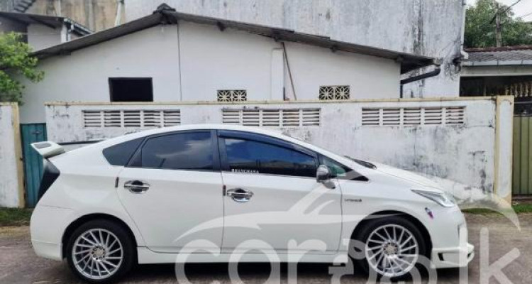 TOYOTA PRIUS 2012