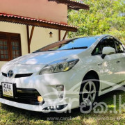 TOYOTA PRIUS 2014