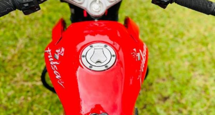 BAJAJ PULSAR 2012