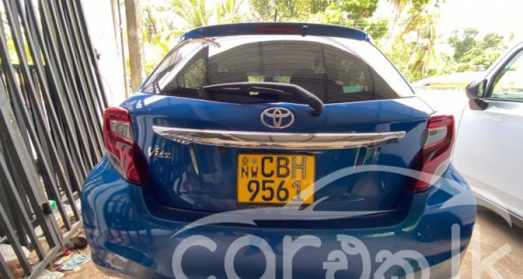 TOYOTA VITZ 2017
