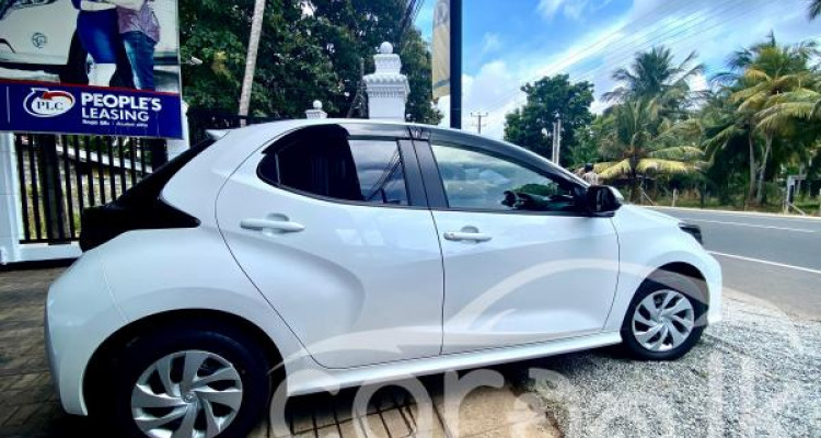 TOYOTA YARIS 2024