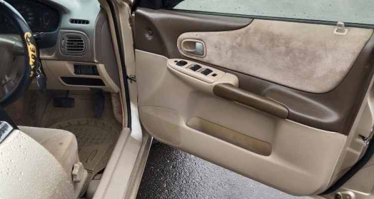 MAZDA FAMILIA 2001