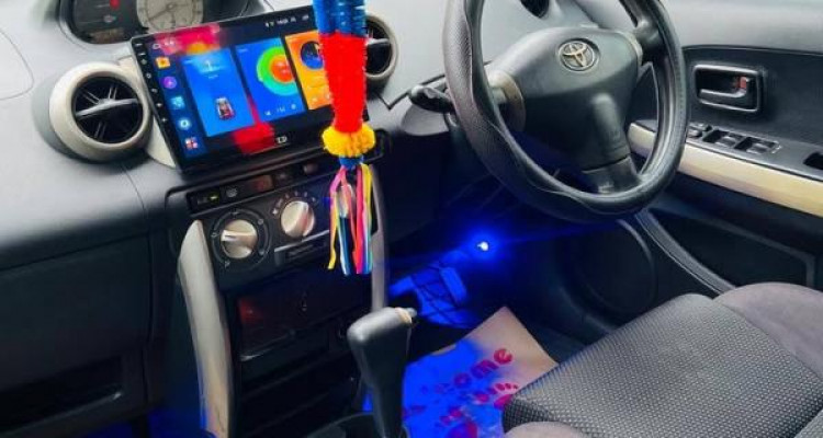 TOYOTA IST 2002