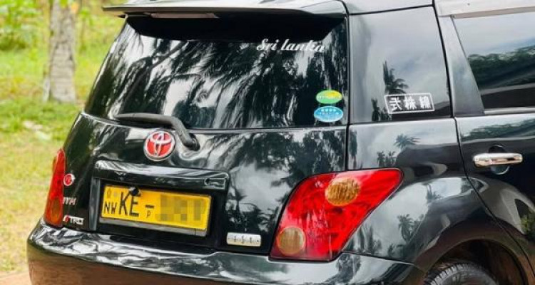 TOYOTA IST 2002