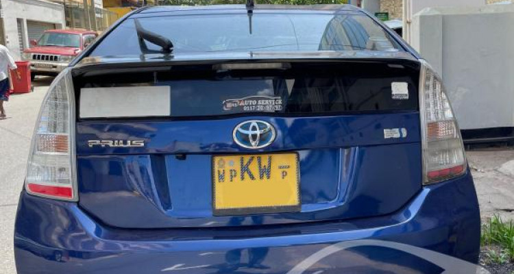 TOYOTA PRIUS 2011
