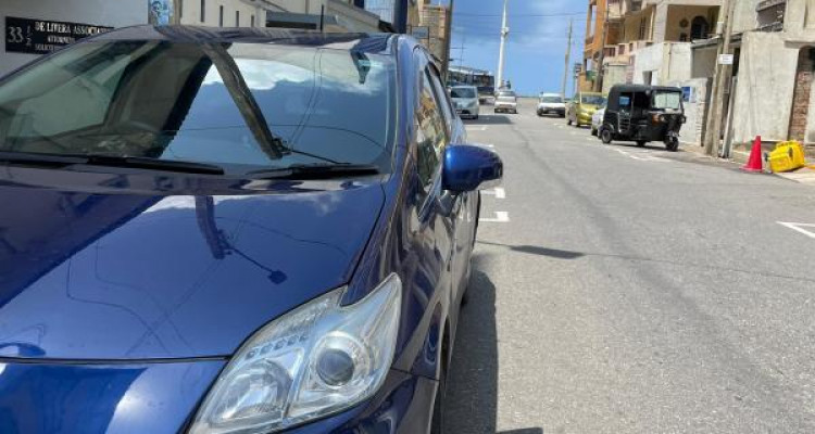 TOYOTA PRIUS 2011