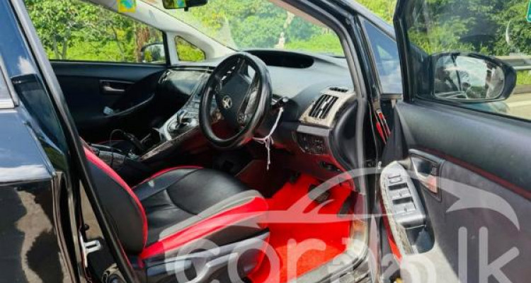 TOYOTA PRIUS 2013