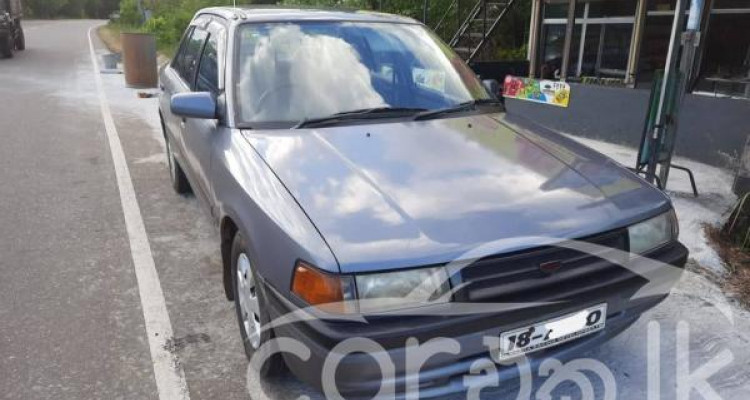 MAZDA FAMILIA 1990