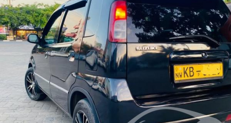 SUZUKI SWIFT 2004