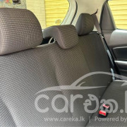 TOYOTA VITZ 2015