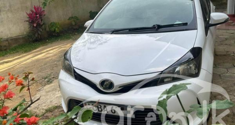 TOYOTA VITZ 2015