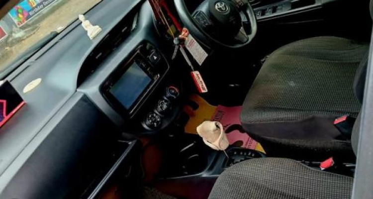 TOYOTA VITZ 2017