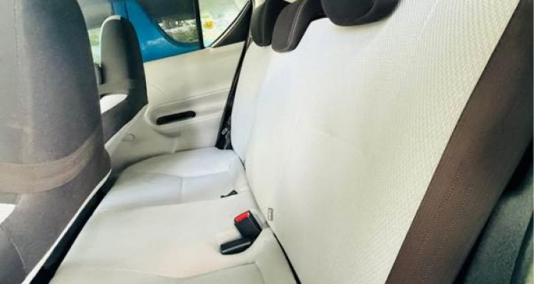 TOYOTA AQUA 2012