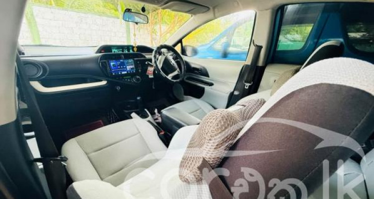 TOYOTA AQUA 2012