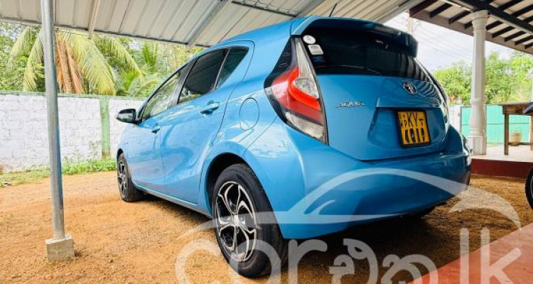 TOYOTA AQUA 2012