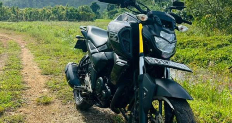 YAMAHA FZ 2015