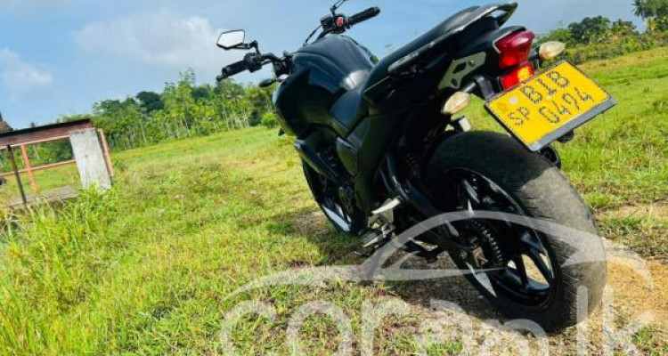 YAMAHA FZ 2015