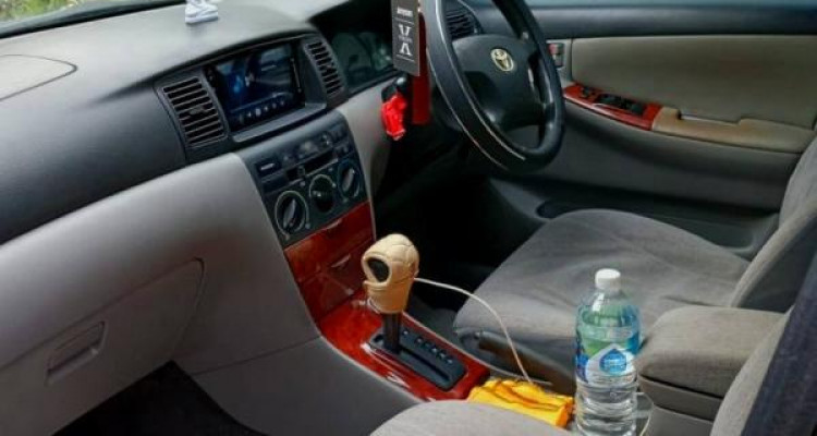 TOYOTA COROLLA 121 2000