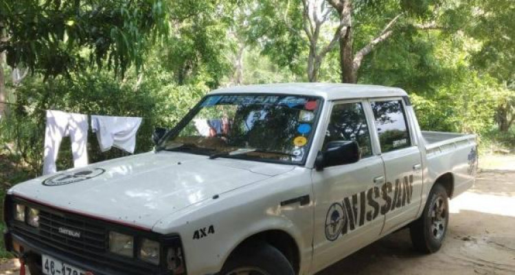 NISSAN D21 1984