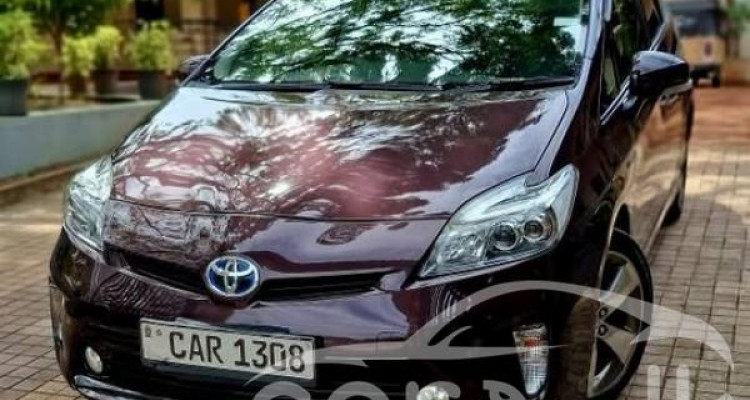 TOYOTA PRIUS 2014