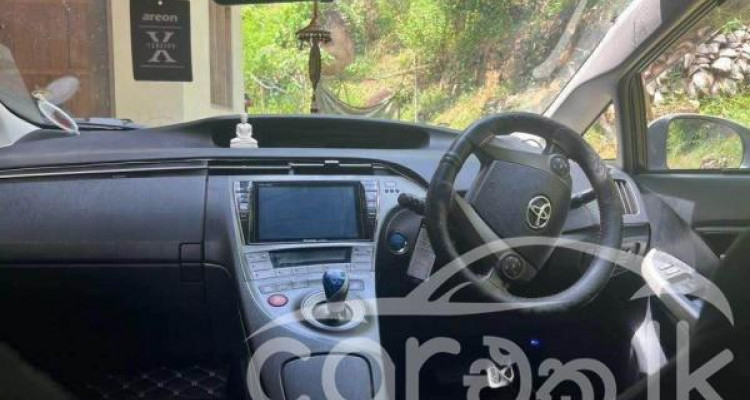 TOYOTA PRIUS 2013