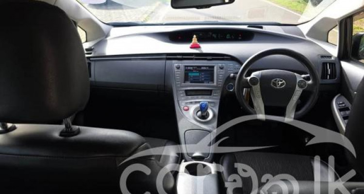 TOYOTA PRIUS 2015